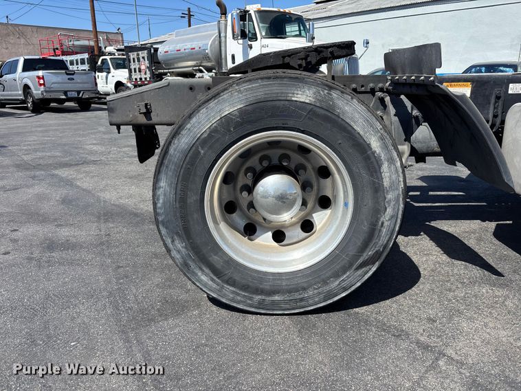 image for item EL2510 2014 Freightliner Business Class M2 semi truck