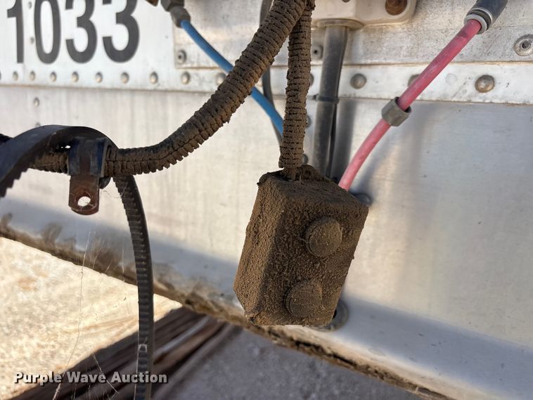 image for item EL2517 2004 Wabash refrigerated van trailer