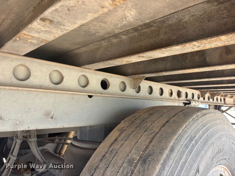 image for item EL2517 2004 Wabash refrigerated van trailer