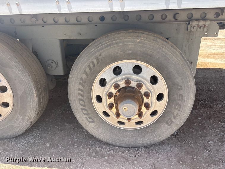 image for item EL2517 2004 Wabash refrigerated van trailer