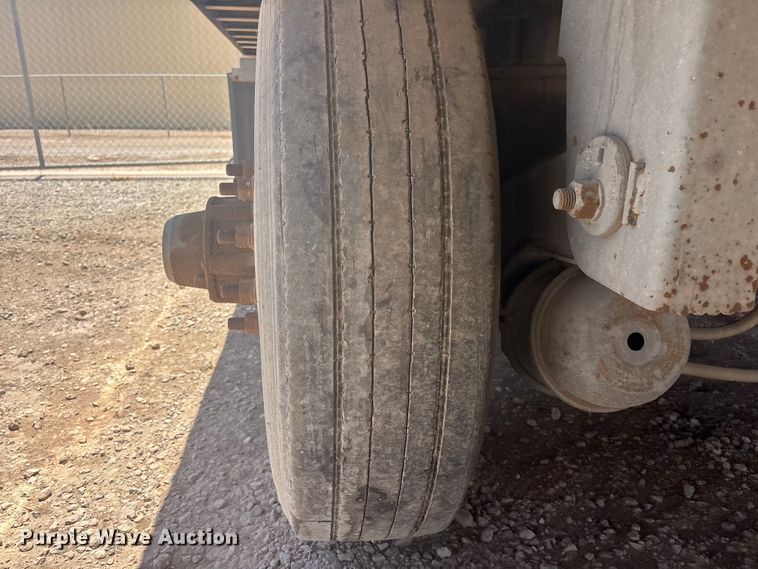 image for item EL2517 2004 Wabash refrigerated van trailer