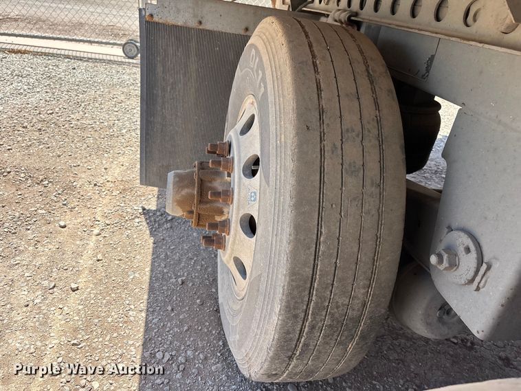 image for item EL2517 2004 Wabash refrigerated van trailer
