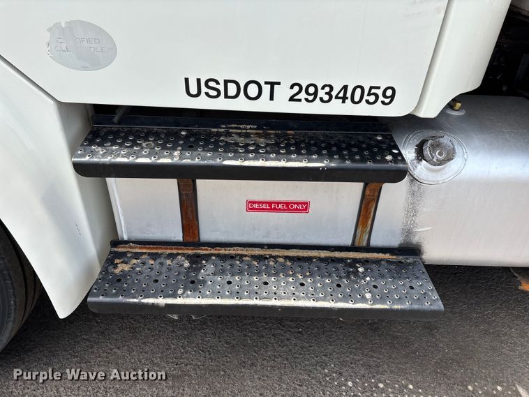 image for item EL2527 2016 Freightliner Business Class M2 box truck