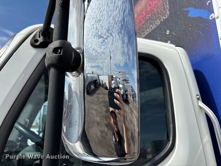 image for item EL2527 2016 Freightliner Business Class M2 box truck