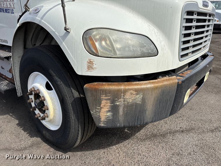 image for item EL2527 2016 Freightliner Business Class M2 box truck