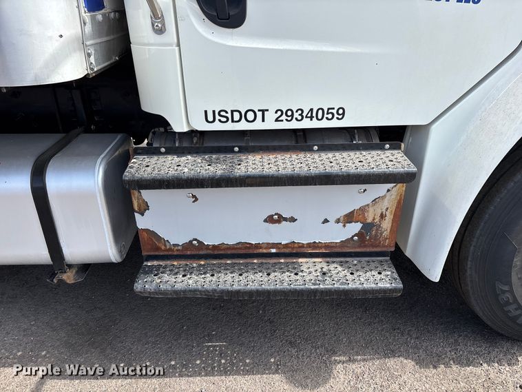 image for item EL2527 2016 Freightliner Business Class M2 box truck