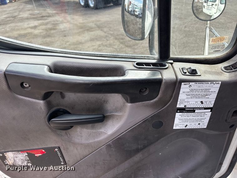 image for item EL2527 2016 Freightliner Business Class M2 box truck