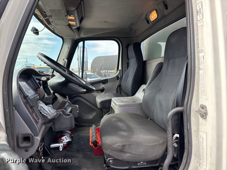 image for item EL2527 2016 Freightliner Business Class M2 box truck