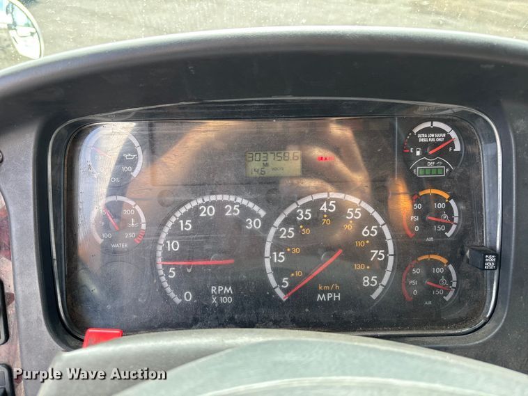 image for item EL2527 2016 Freightliner Business Class M2 box truck