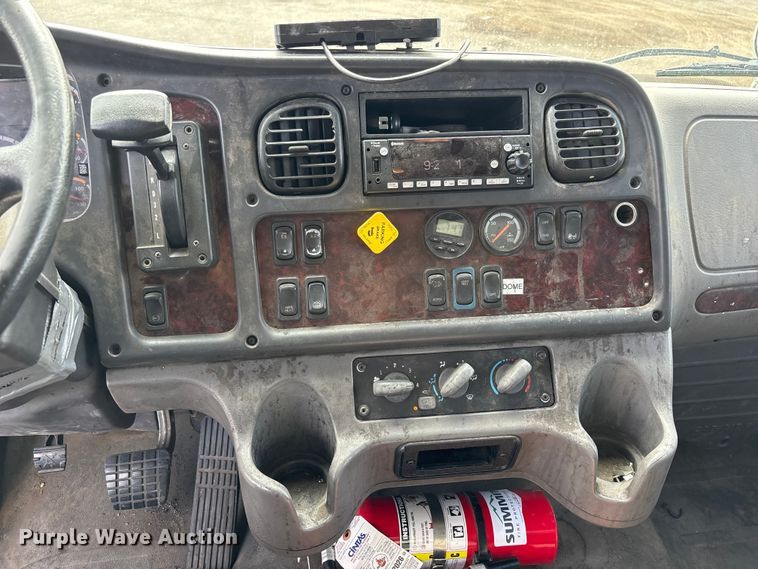 image for item EL2527 2016 Freightliner Business Class M2 box truck