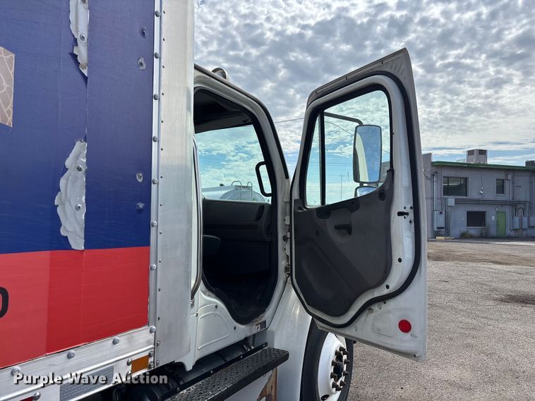 image for item EL2527 2016 Freightliner Business Class M2 box truck