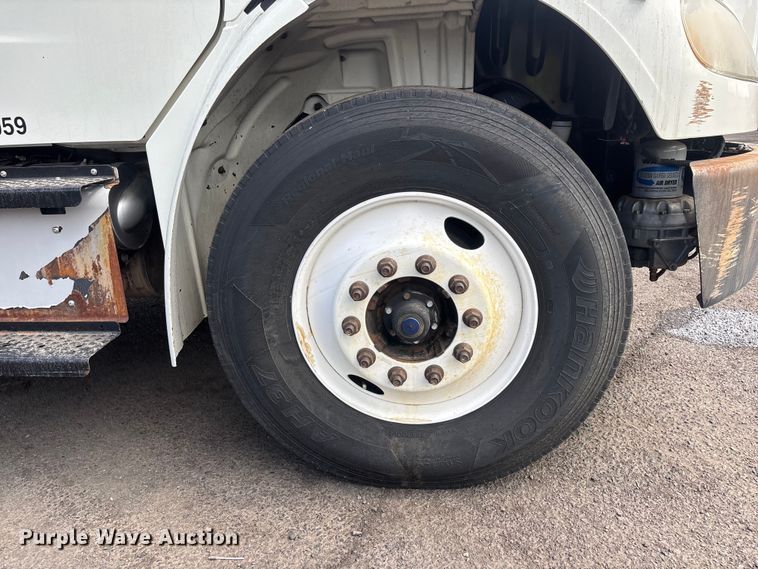 image for item EL2527 2016 Freightliner Business Class M2 box truck