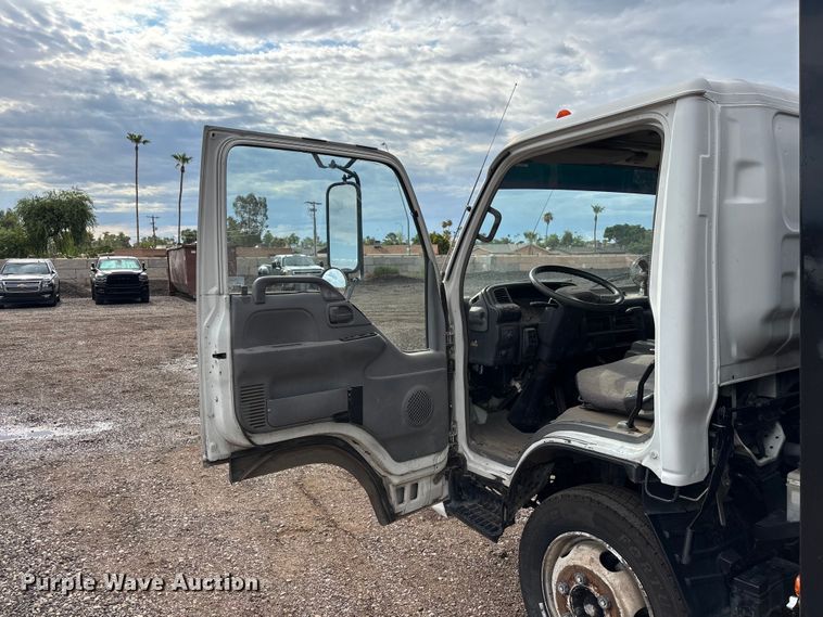 image for item EL2534 2007 GMC W4500 flatbed truck