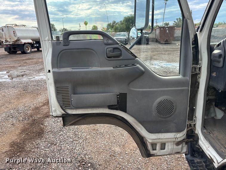 image for item EL2534 2007 GMC W4500 flatbed truck