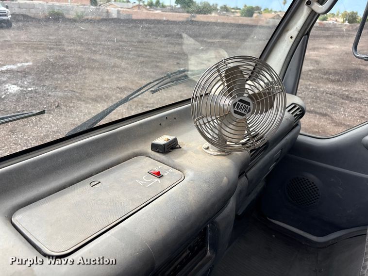 image for item EL2534 2007 GMC W4500 flatbed truck