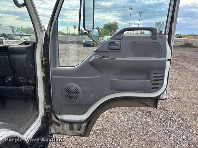 image for item EL2534 2007 GMC W4500 flatbed truck