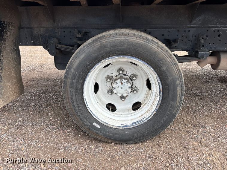 image for item EL2534 2007 GMC W4500 flatbed truck