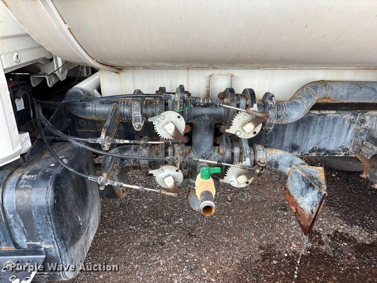 image for item EL2535 1997 Freightliner FL70 water truck
