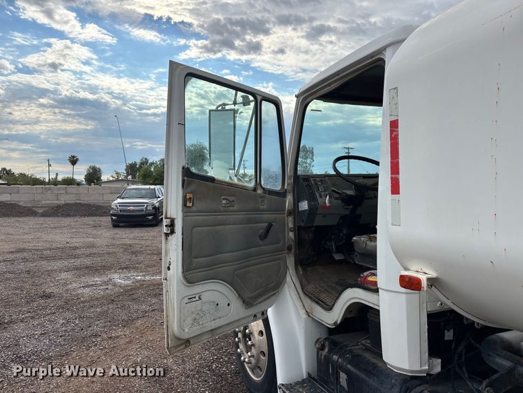 image for item EL2535 1997 Freightliner FL70 water truck