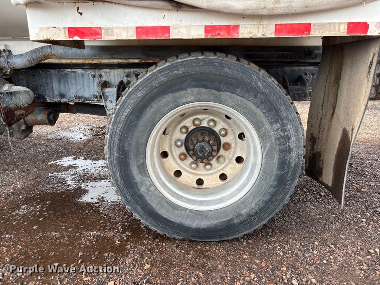 image for item EL2535 1997 Freightliner FL70 water truck