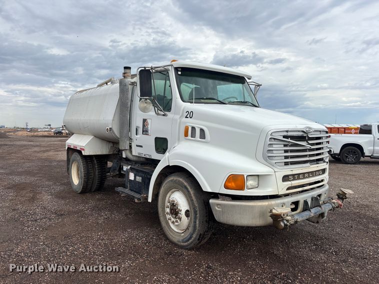 image for item EL2537 2000 Sterling L9500 Series water truck