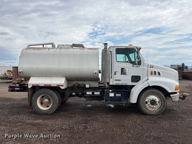 image for item EL2537 2000 Sterling L9500 Series water truck