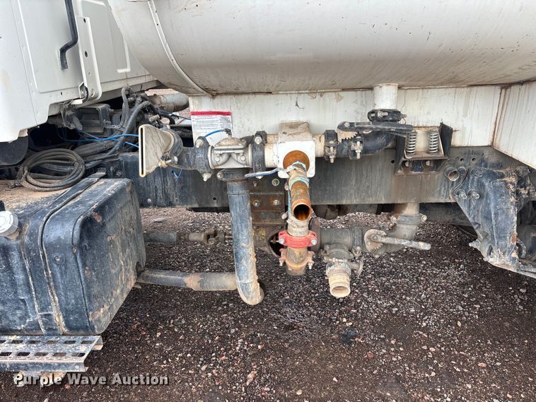 image for item EL2537 2000 Sterling L9500 Series water truck