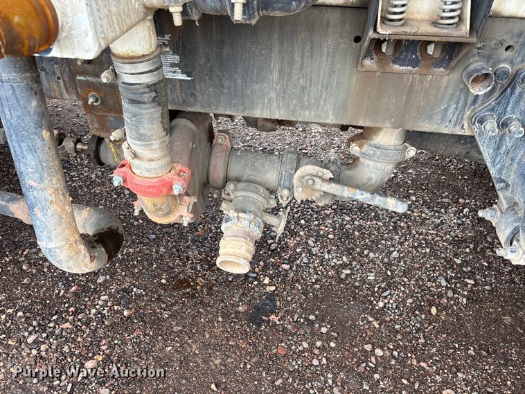 image for item EL2537 2000 Sterling L9500 Series water truck