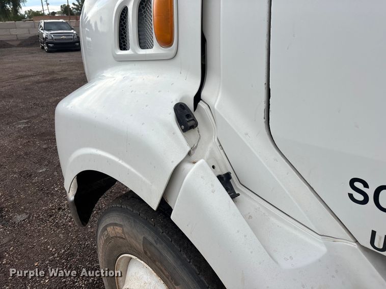 image for item EL2537 2000 Sterling L9500 Series water truck