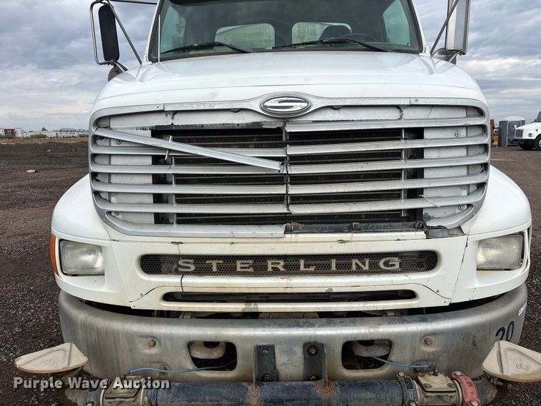 image for item EL2537 2000 Sterling L9500 Series water truck
