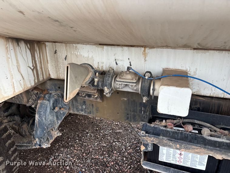 image for item EL2537 2000 Sterling L9500 Series water truck