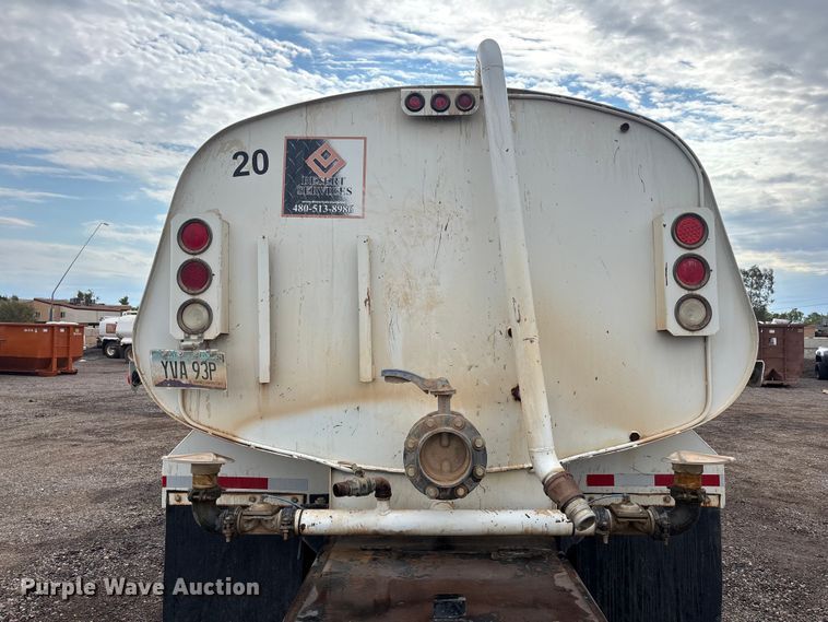 image for item EL2537 2000 Sterling L9500 Series water truck
