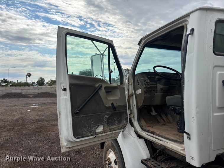 image for item EL2537 2000 Sterling L9500 Series water truck