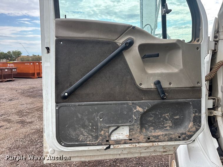 image for item EL2537 2000 Sterling L9500 Series water truck