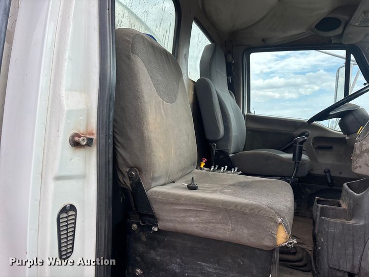 image for item EL2537 2000 Sterling L9500 Series water truck