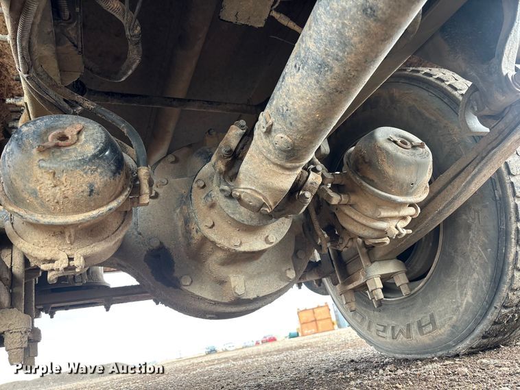 image for item EL2537 2000 Sterling L9500 Series water truck