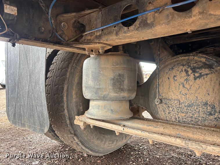 image for item EL2537 2000 Sterling L9500 Series water truck