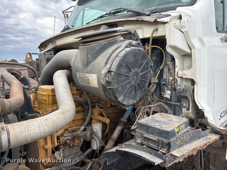 image for item EL2537 2000 Sterling L9500 Series water truck