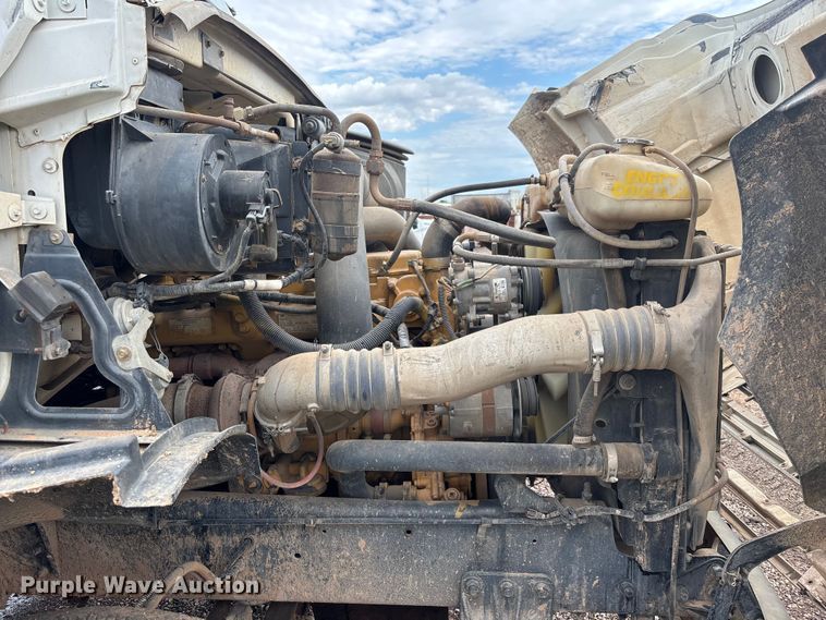 image for item EL2537 2000 Sterling L9500 Series water truck