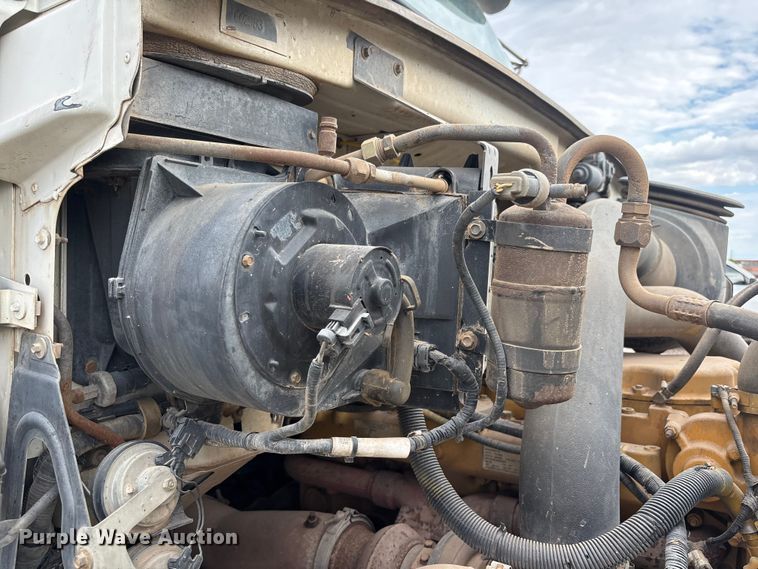 image for item EL2537 2000 Sterling L9500 Series water truck