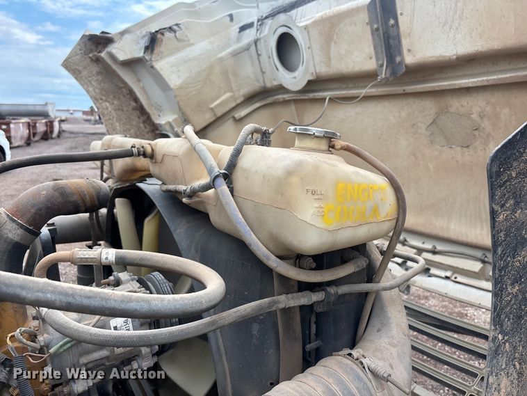 image for item EL2537 2000 Sterling L9500 Series water truck