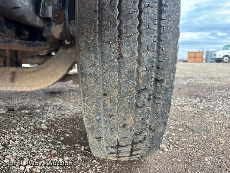 image for item EL2537 2000 Sterling L9500 Series water truck