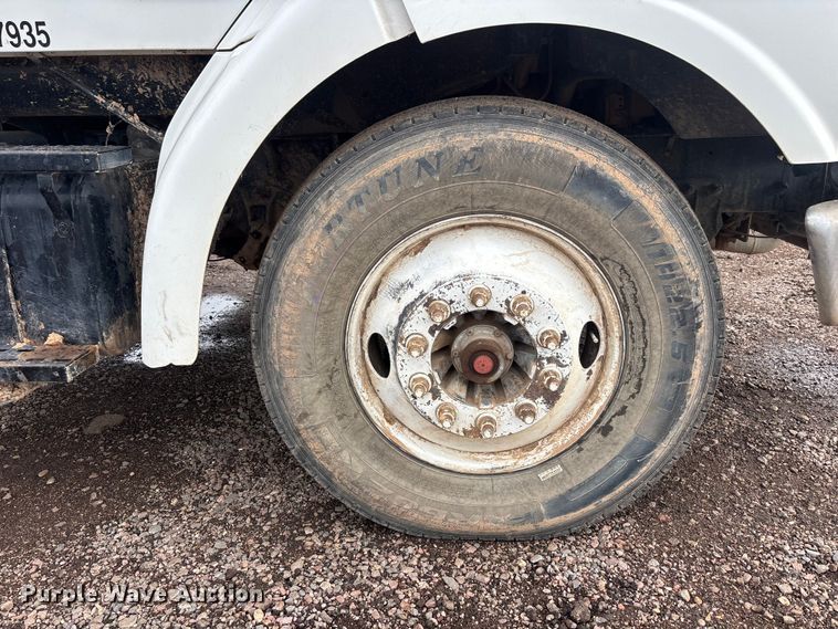 image for item EL2537 2000 Sterling L9500 Series water truck
