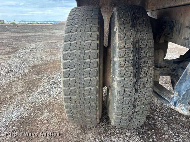 image for item EL2537 2000 Sterling L9500 Series water truck