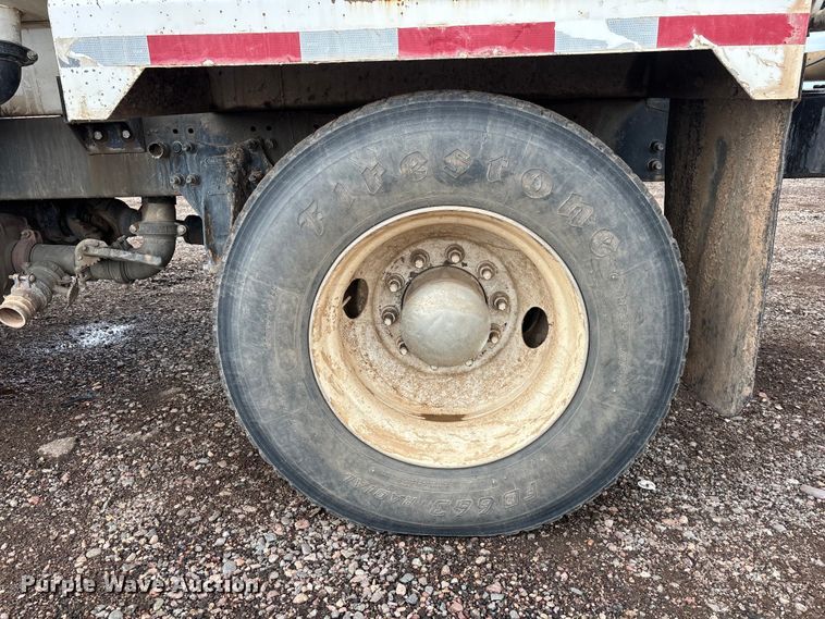 image for item EL2537 2000 Sterling L9500 Series water truck