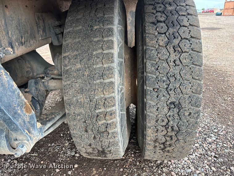 image for item EL2537 2000 Sterling L9500 Series water truck