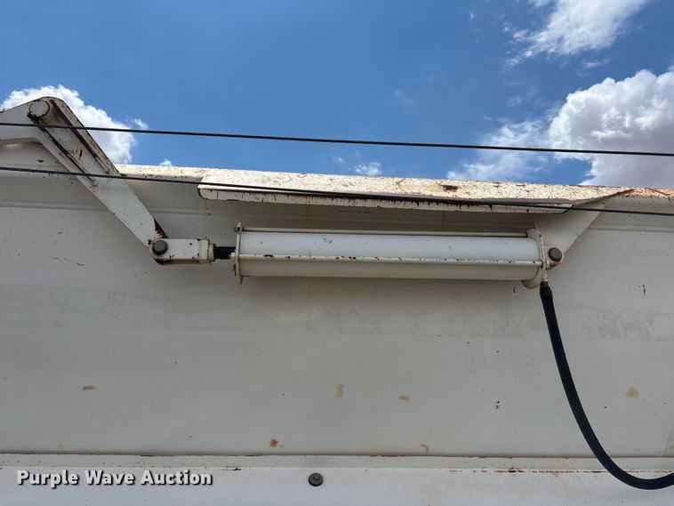 image for item EL2539 2005 Ranco Anvil end dump trailer