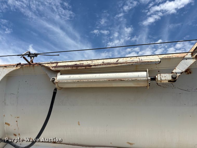 image for item EL2539 2005 Ranco Anvil end dump trailer