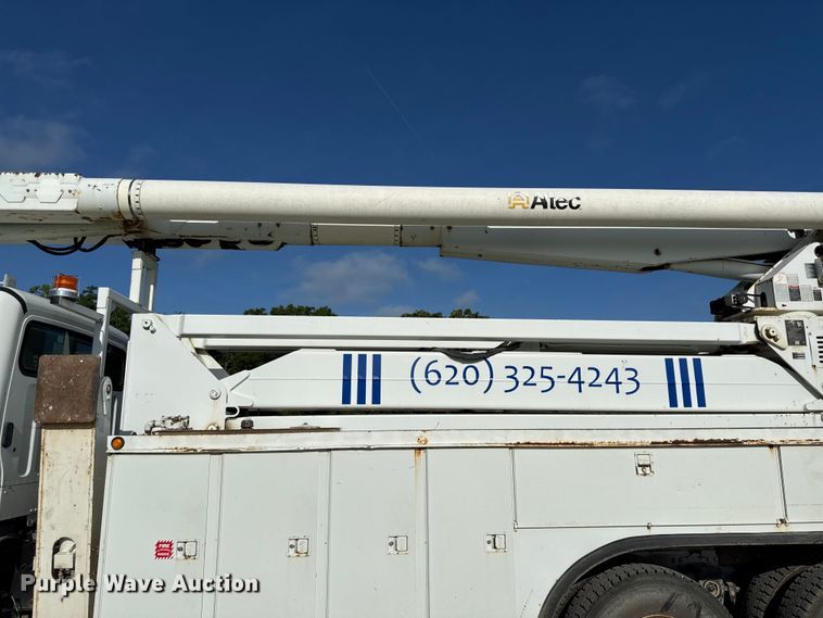 image for item EN0313 2007 Freightliner Business Class M2 bucket truck