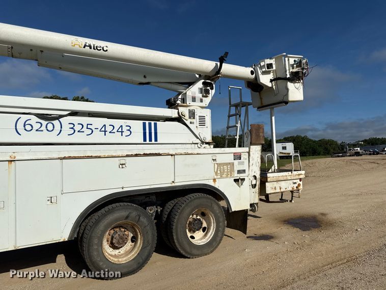 image for item EN0313 2007 Freightliner Business Class M2 bucket truck